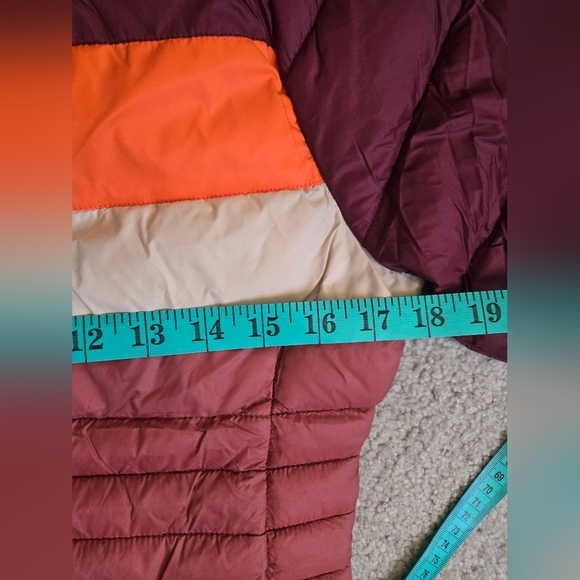 Reebok NEW WITH TAGS  Women's Burgundy and Orange Puffer Jacket. Size Small - Picture 14 of 15